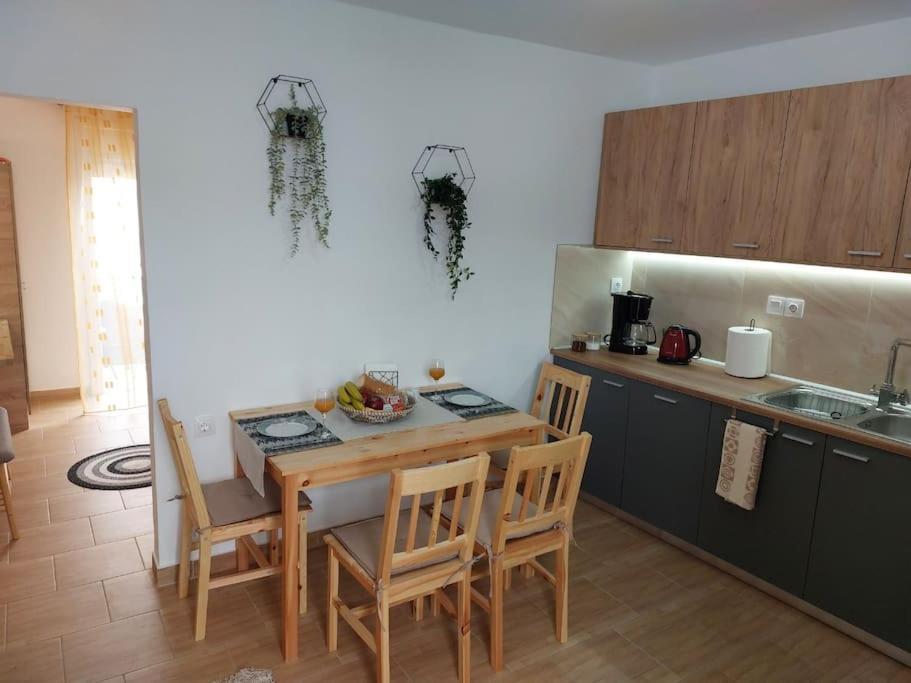 Apartment Square *