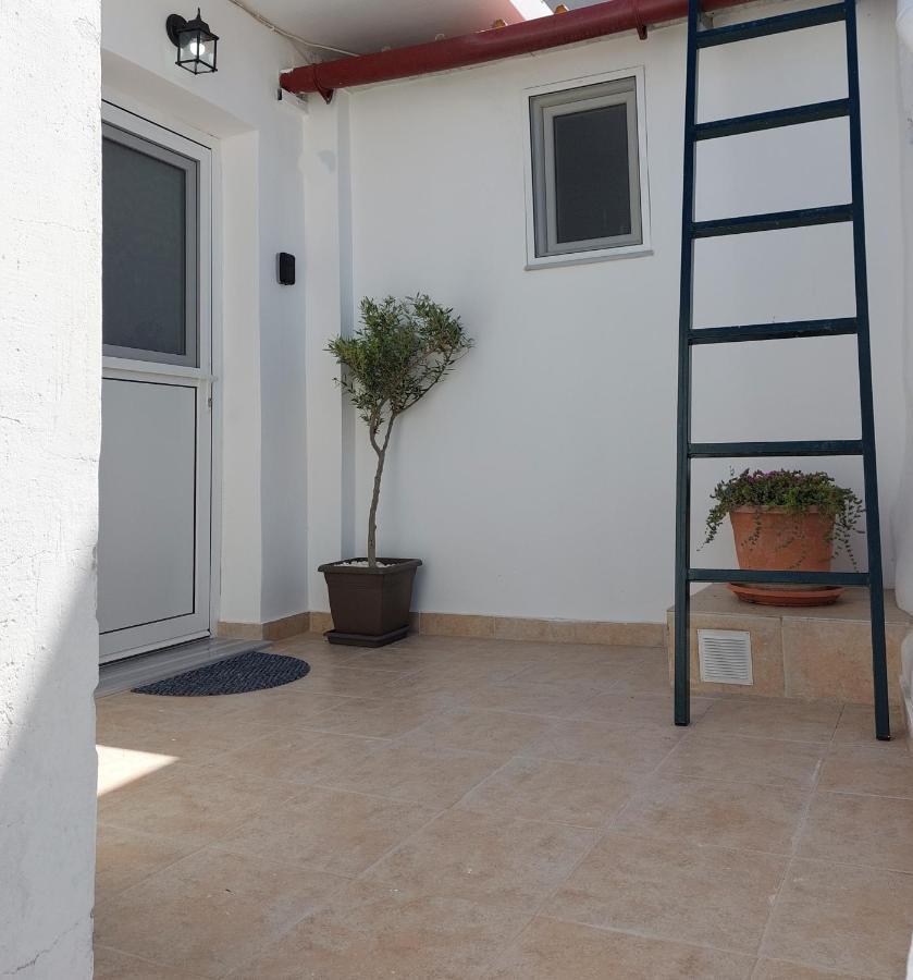 Apartment Square *