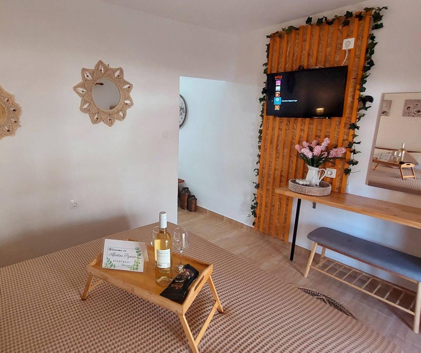 Square Apartment