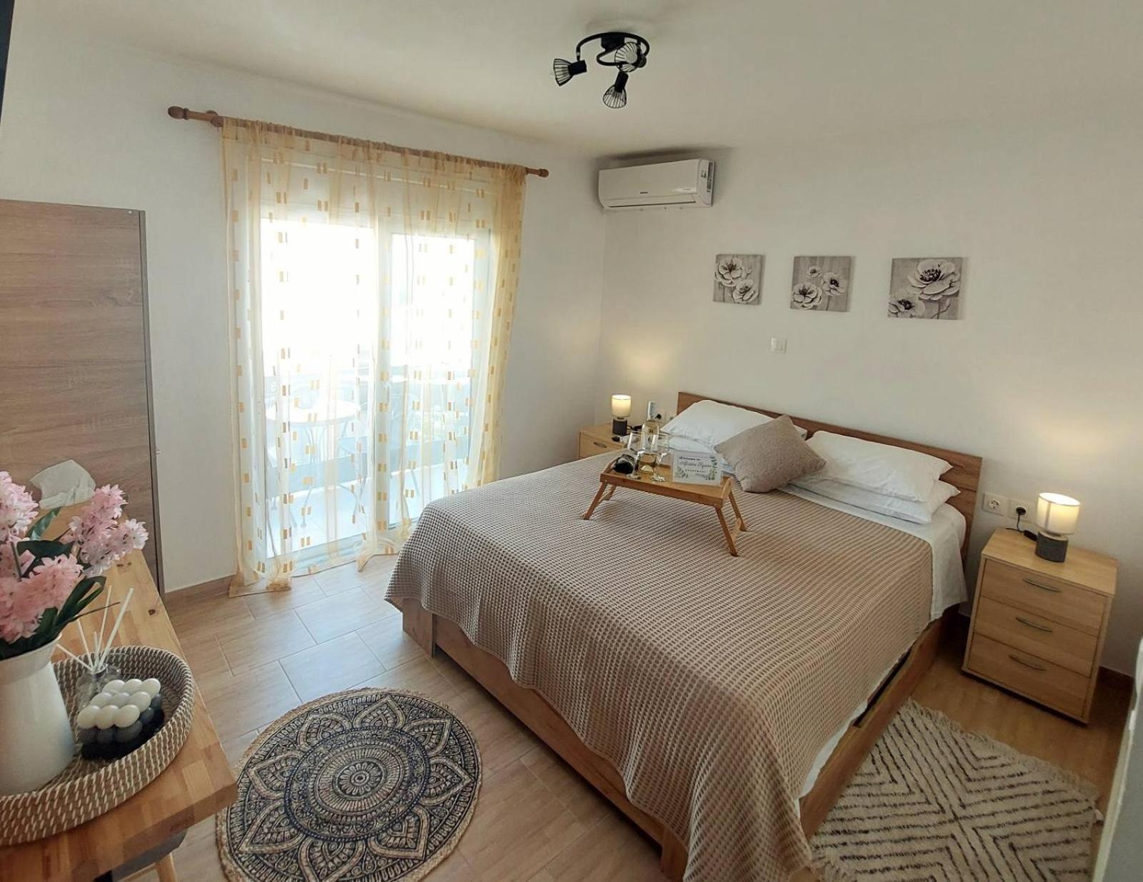 Apartment Square